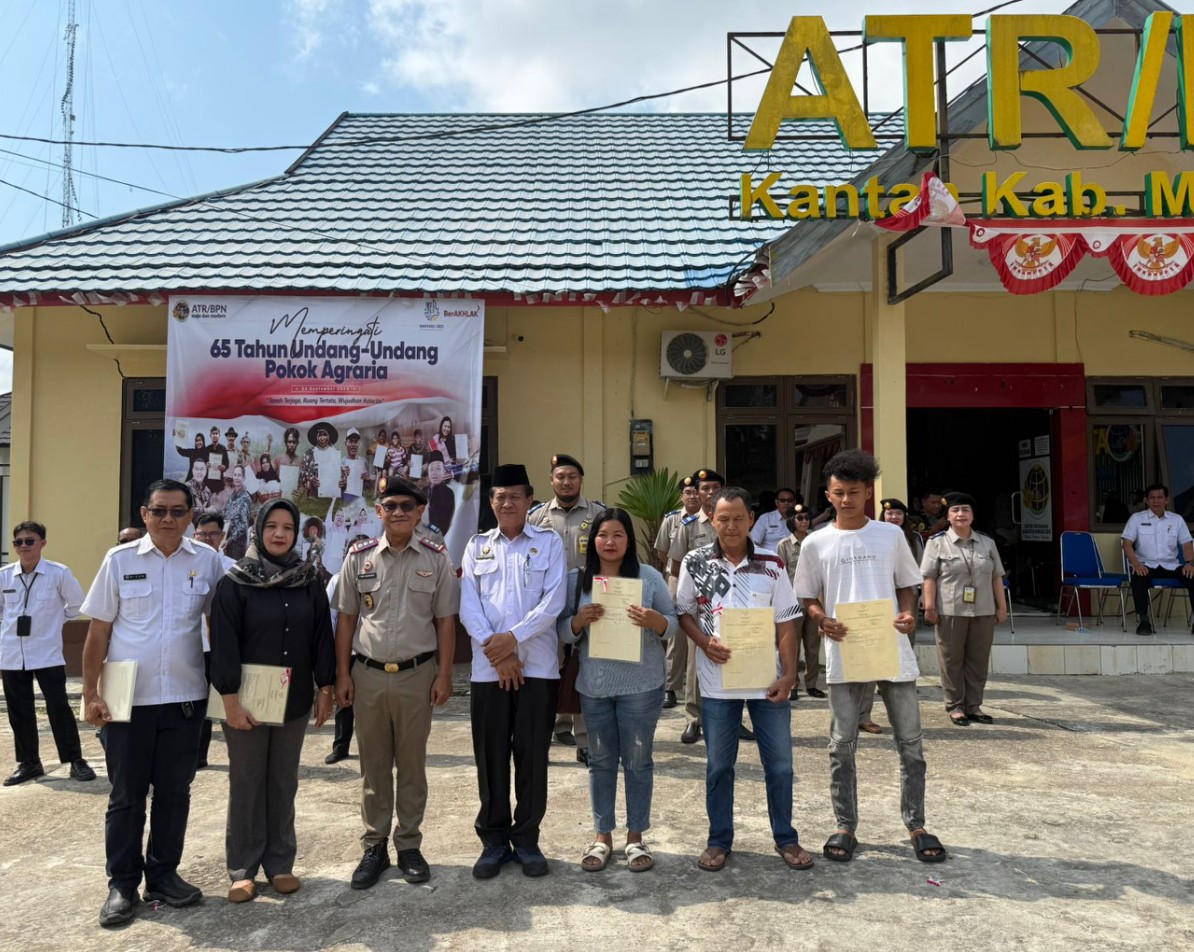Pemkab Murung Raya Serahkan Sertifikat Aset dan PTSL, Warga dan Pemerintah Dapat Kepastian Hukum