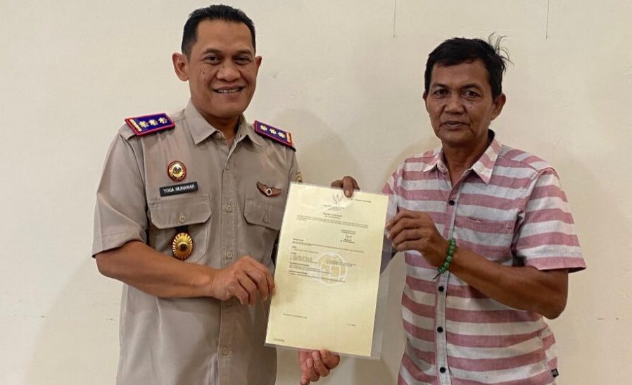 BPN Murung Raya Serahkan Sertipikat Tanah Wakaf, Mushalla AS-Shodikin Kini Miliki Legalitas Resmi