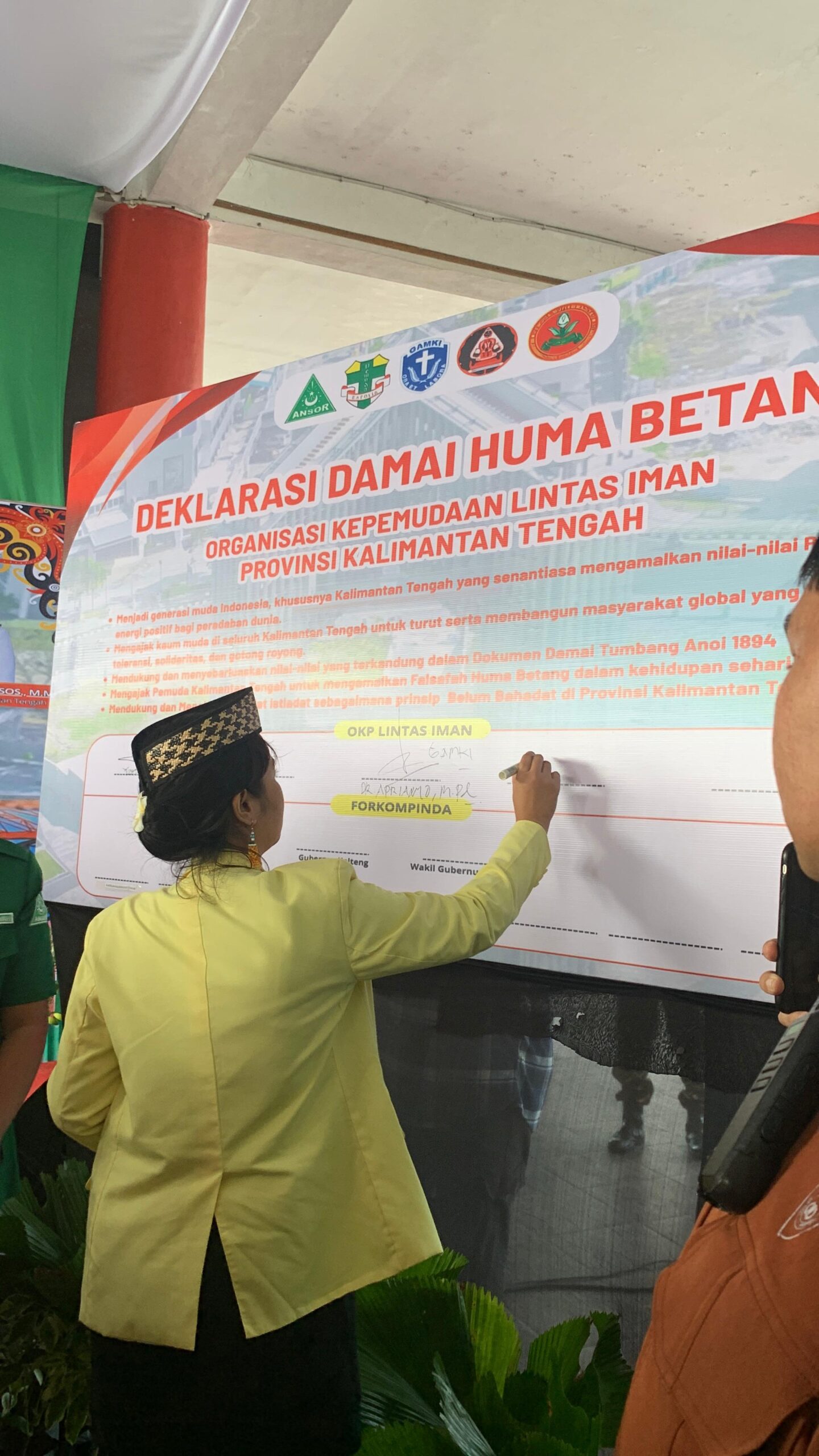 Deklarasi Damai Huma Betang, Pemuda Lintas Iman Kalimantan Tengah Teguhkan Komitmen Kerukunan