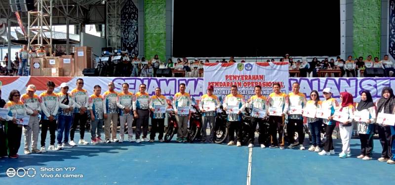 Pemkab Barito Utara Serahkan 200 Kendaraan Operasional untuk Kepala Sekolah