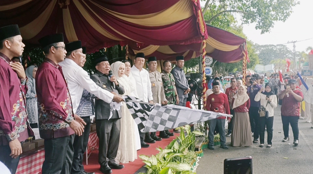 Ratusan Peserta Meriahkan Pawai Ta’aruf MTQH ke-47 Kapuas