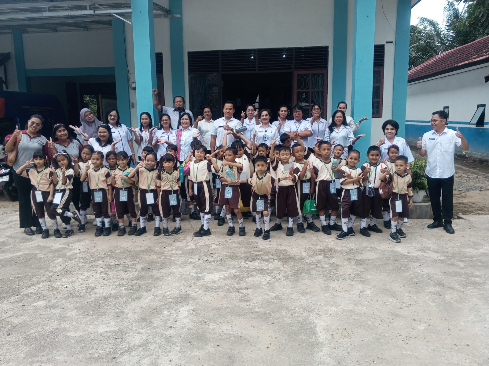 Kunjungan Ceria ke Perpustakaan, SD Katolik Trinitas Tanamkan Cinta Buku Sejak Dini