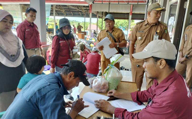 DKPP Barito Utara Salurkan Bantuan Pangan untuk Warga Miskin dan Lansia di Teweh Selatan