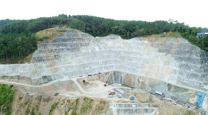 WSBP Suplai Beton Readymix ke Bendungan Tertinggi di Indonesia, Bendungan Bener Paket II