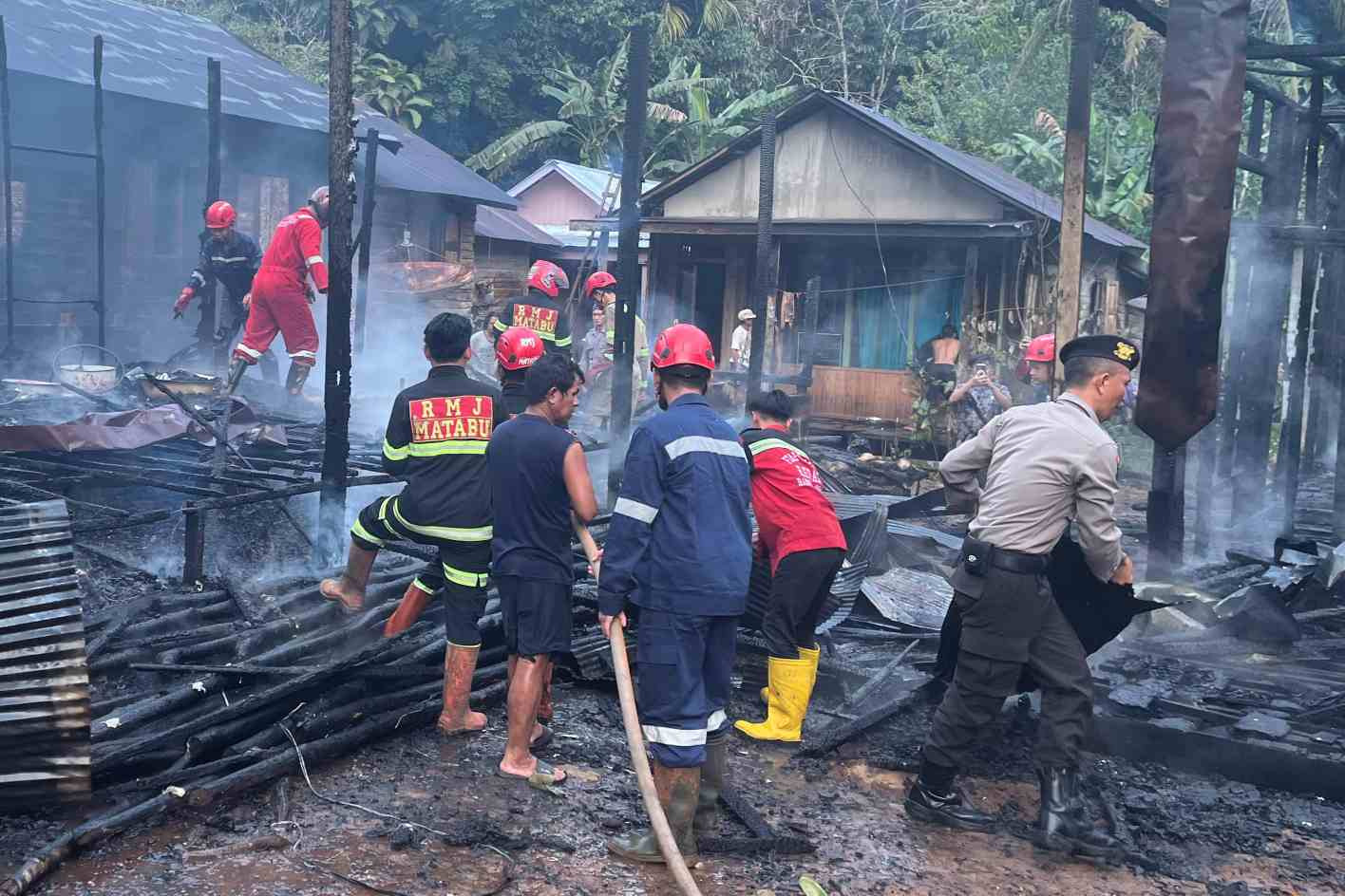 Kebakaran Hanguskan Dua Rumah di Desa Bagok, Satu Korban Luka Bakar Serius