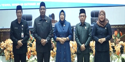 Wabup Barito Utara Felix Sonadie Perdana Hadiri Paripurna, Penyampaian Pendapat Akhir Tiga Raperda