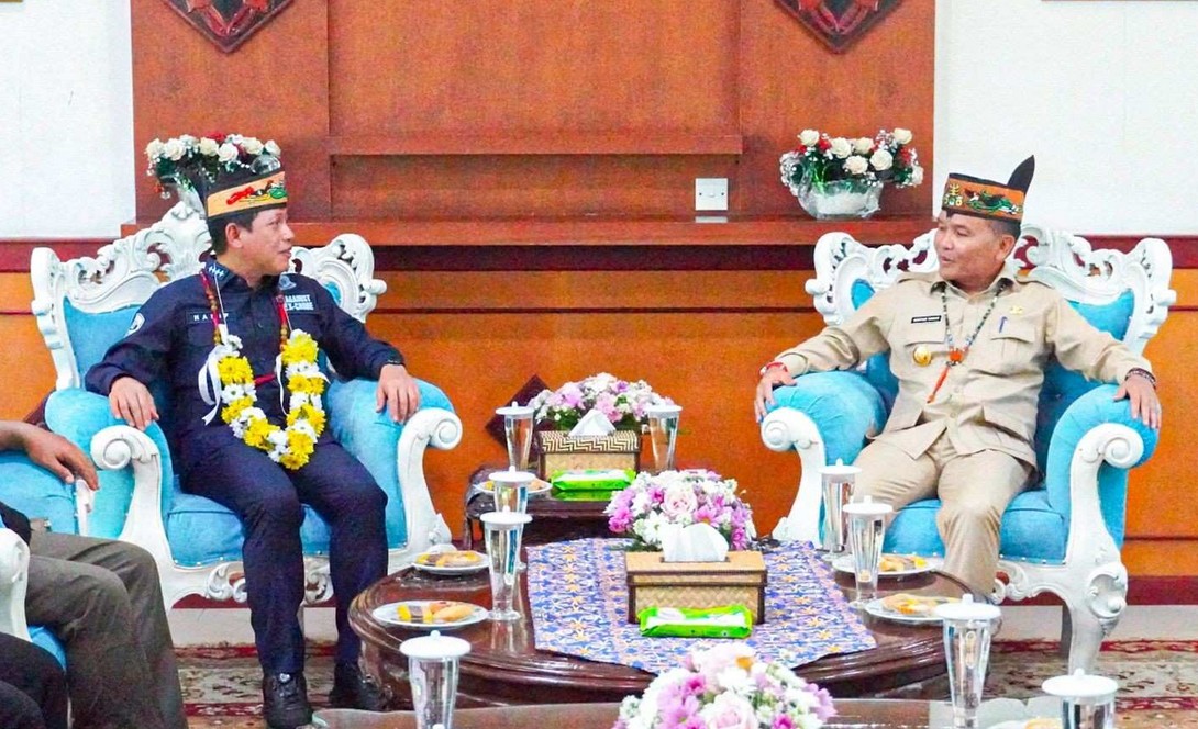 Menteri LHK Disambut Adat Dayak di Kalteng