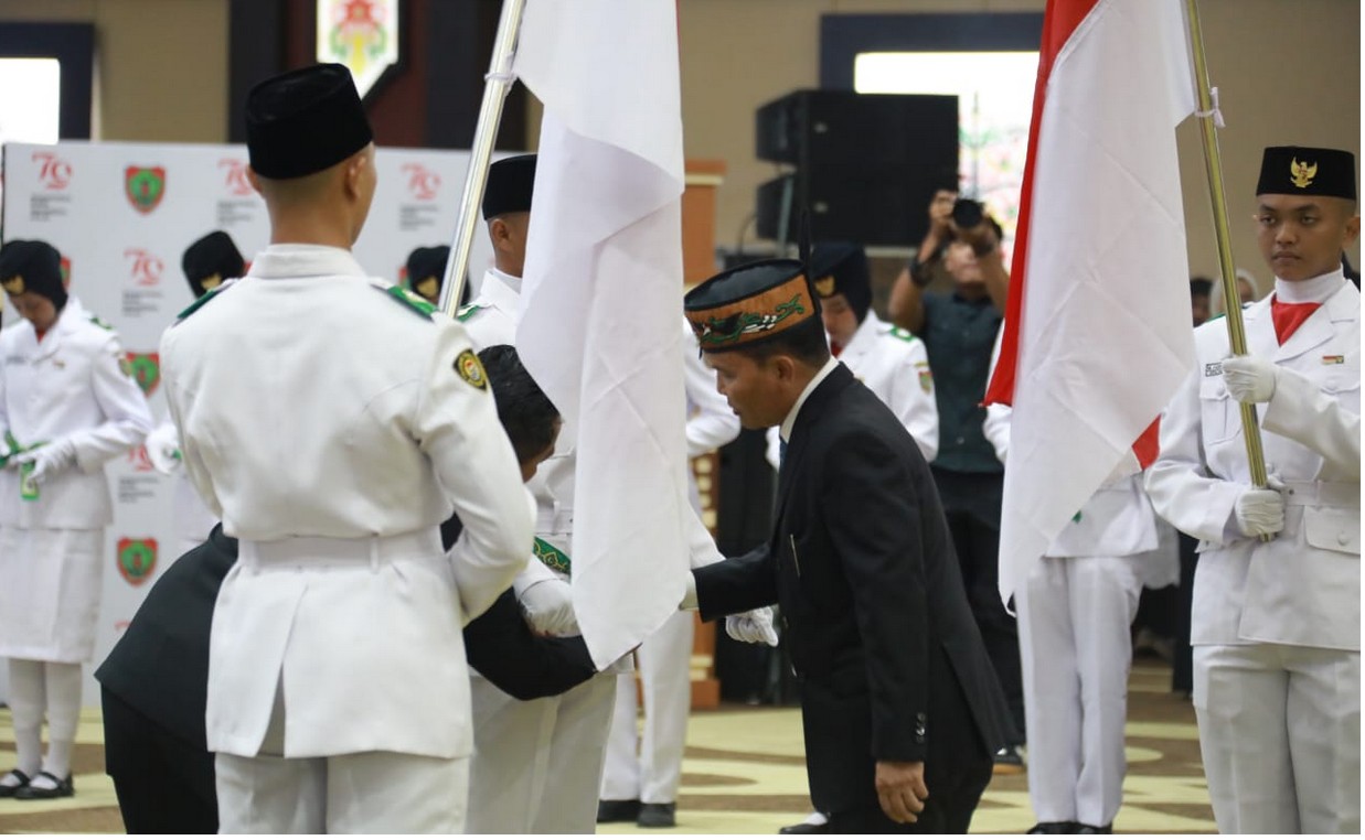 Gubernur Kalteng Kukuhkan 54 Anggota Paskibraka