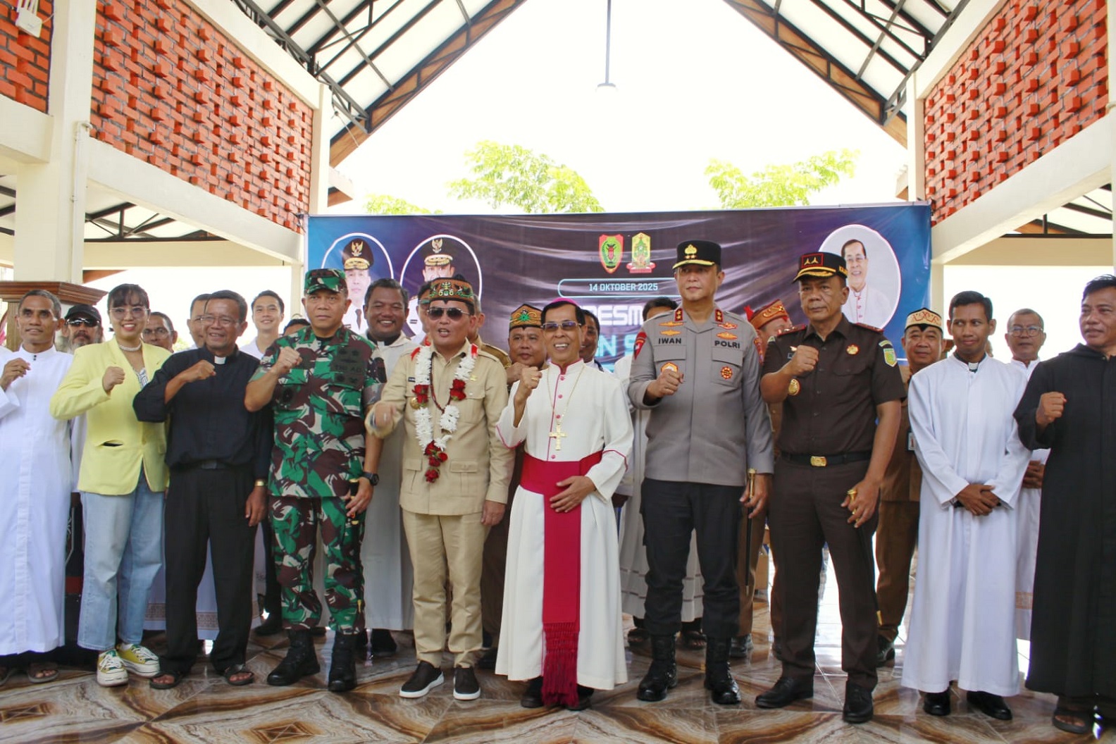 ?Resmikan Jalan Salib Catholic Center, Gubernur Agustiar Ajak Umat Junjung Toleransi