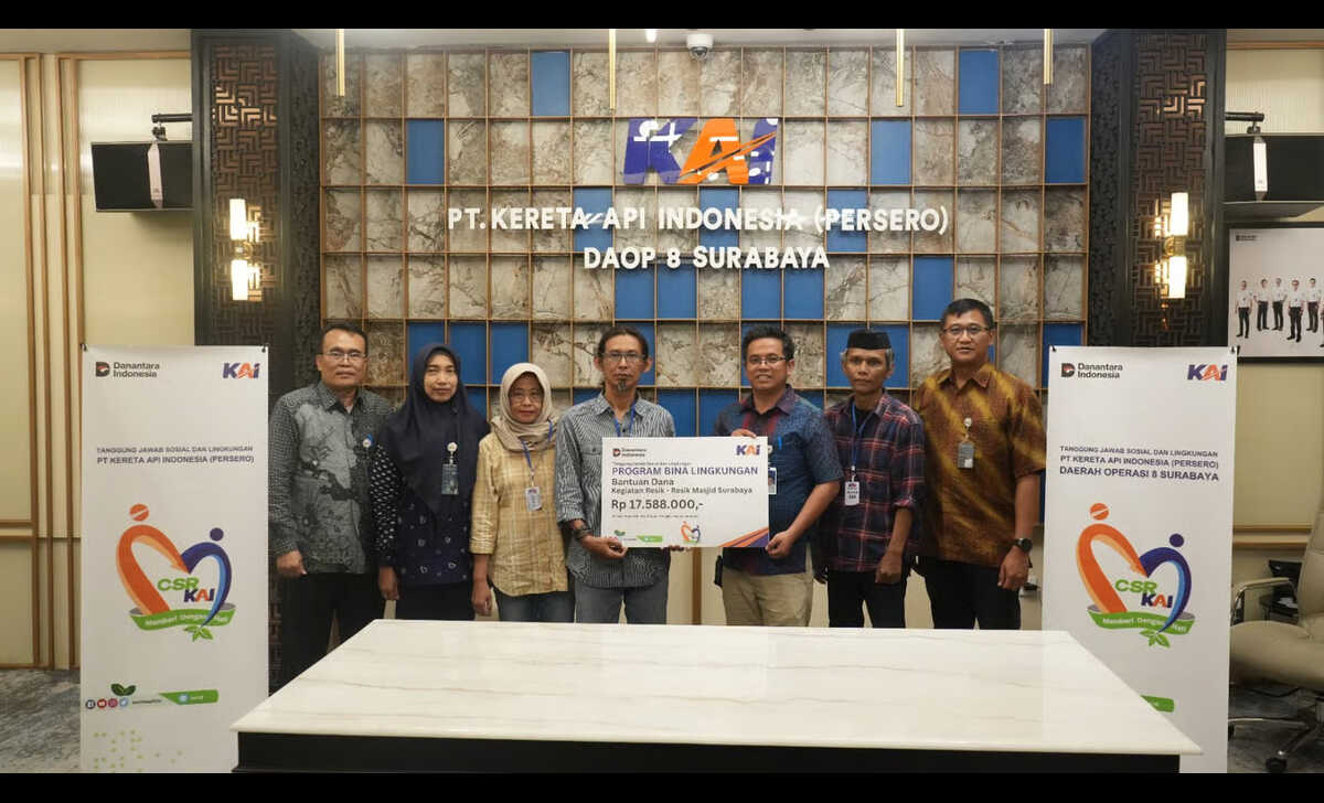 KAI Daop 8 Surabaya Wujudkan Kepedulian dengan Bantuan Renovasi Musala & Resik-Resik Masjid