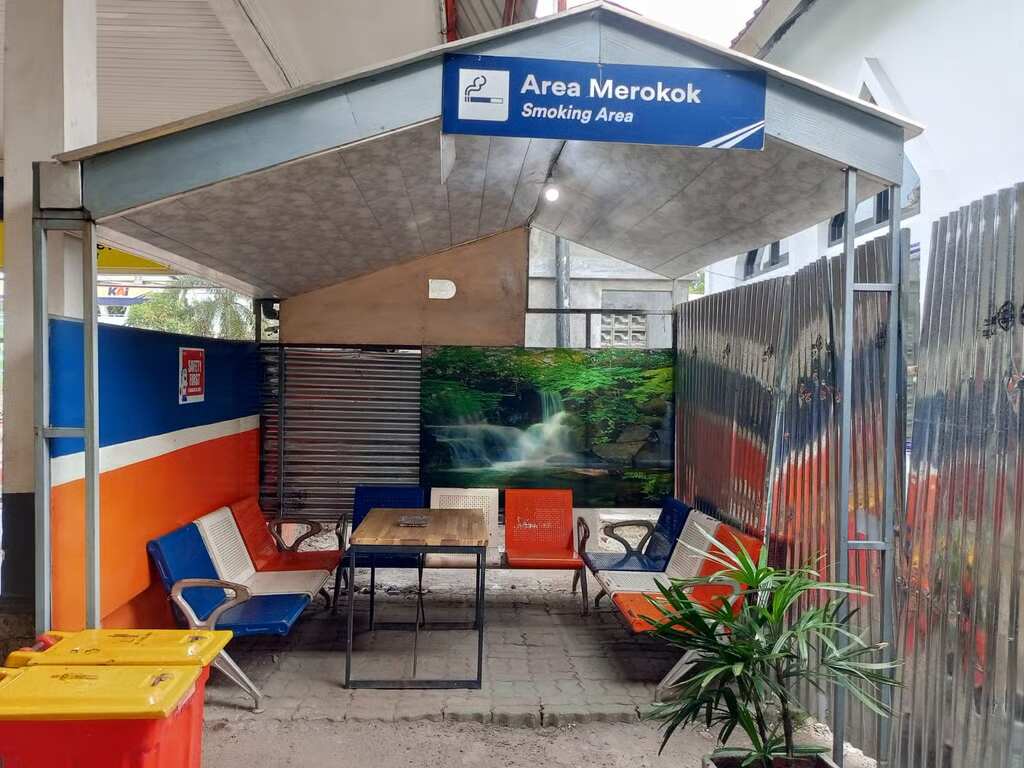 KAI Divre III Palembang Ingatkan Pelanggan Terkait Larangan Merokok di Stasiun dan di Dalam Kereta Api