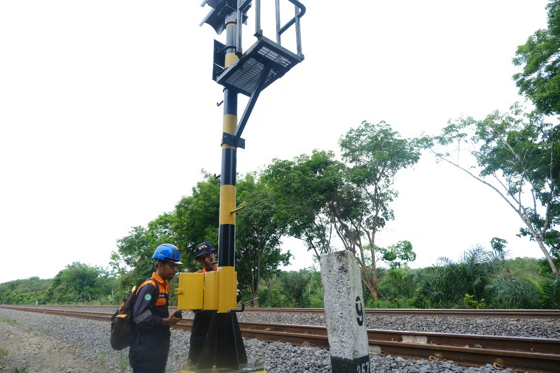 KAI Divre III Palembang Perkuat Sistem Persinyalan dan Telekomunikasi dengan Proteksi Petir