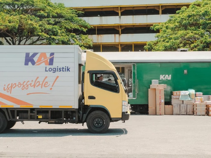 KAI Logistik Catat Pertumbuhan Positif Layanan Kurir KALOG Express Sepanjang 2025