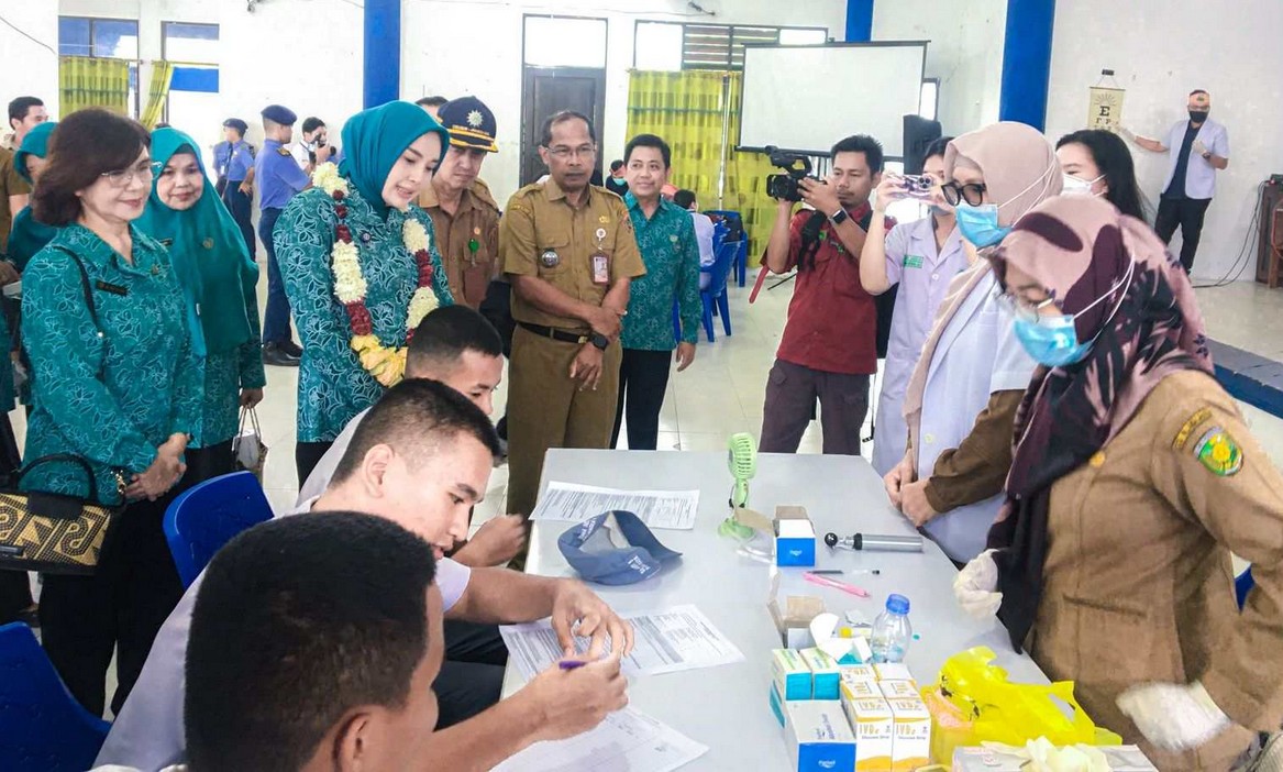 TP-PKK Kalteng Tinjau CKG dan MBG di SMA Palangka Raya