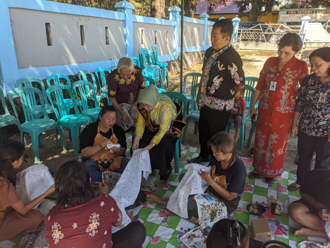 Bunda Literasi Dorong Ibu Rumah Tangga Berdaya Lewat Membatik