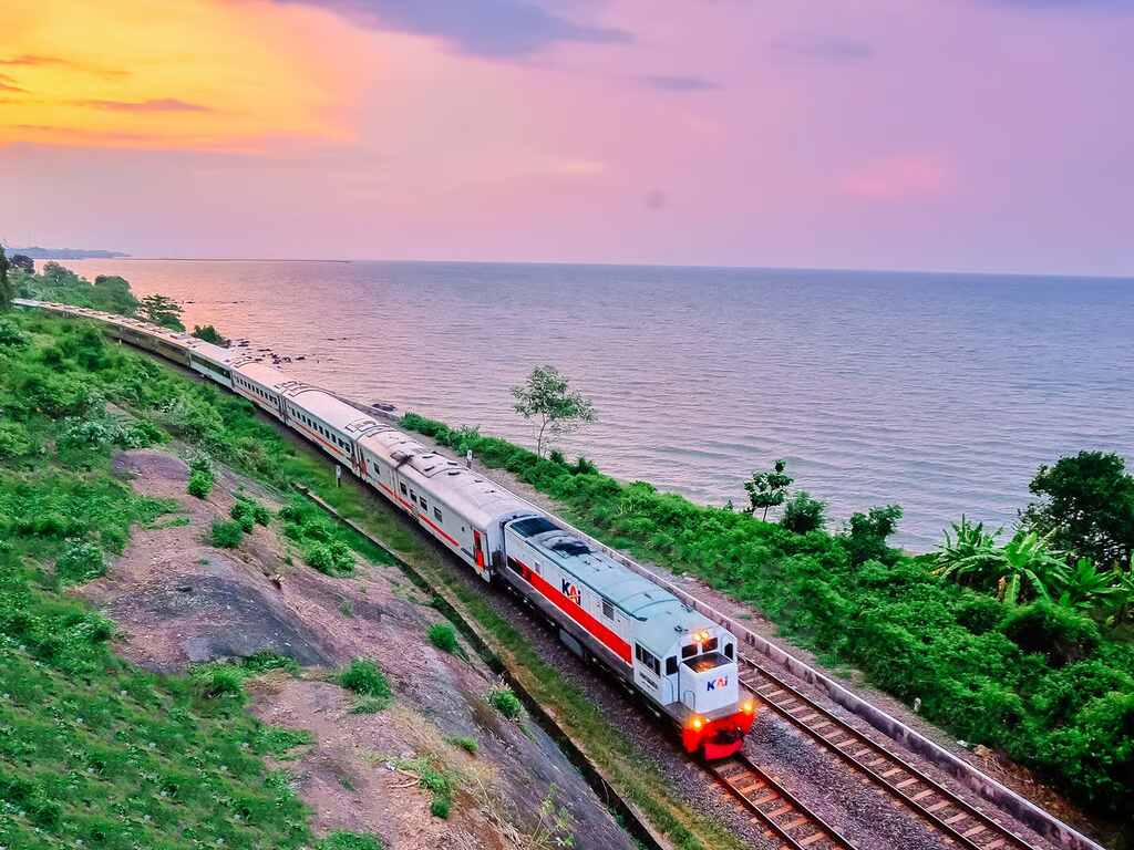 Naik Kereta, Jelajahi Pesona Batang: Ragam Destinasi Dekat Stasiun Batang yang Kian Diminati