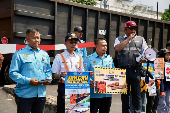 Sekilas Info Sepeda Motor Menemper Lokomotif