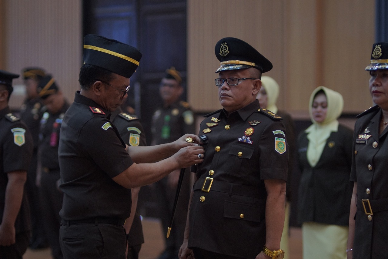 Kajati Kalteng Lantik 13 Pejabat Baru Strategis