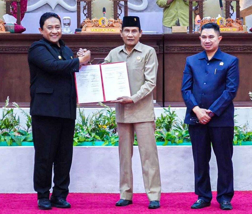 Rapat Paripurna DPRD Kalteng Sahkan Raperda Perubahan APBD 2025