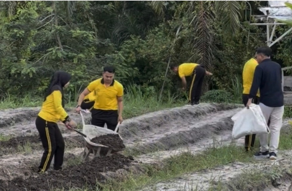 Polres Katingan Ubah Lahan Tidur Jadi Produktif