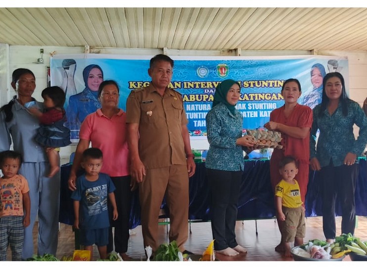 TP PKK Katingan Salurkan Bantuan untuk Anak Stunting