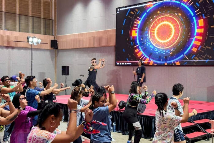 Ratusan Peserta Ramaikan Zumba Party di Marianna Resort dan Convention Tuktuk Samosir