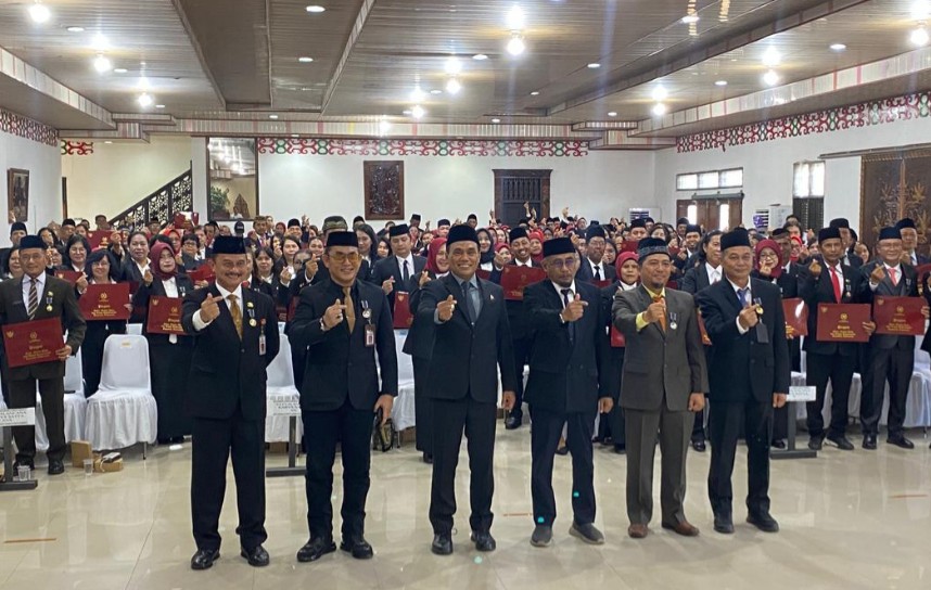 Dedikasi 10–30 Tahun Terbalas Satyalancana, Wakil Wali Kota Ingatkan Tanggung Jawab Berlanjut