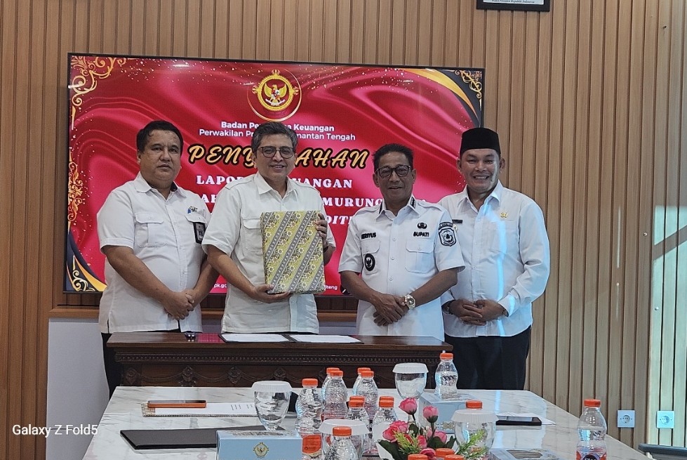 Bupati Mura Serahkan LKPD 2024 ke BPK Kalteng