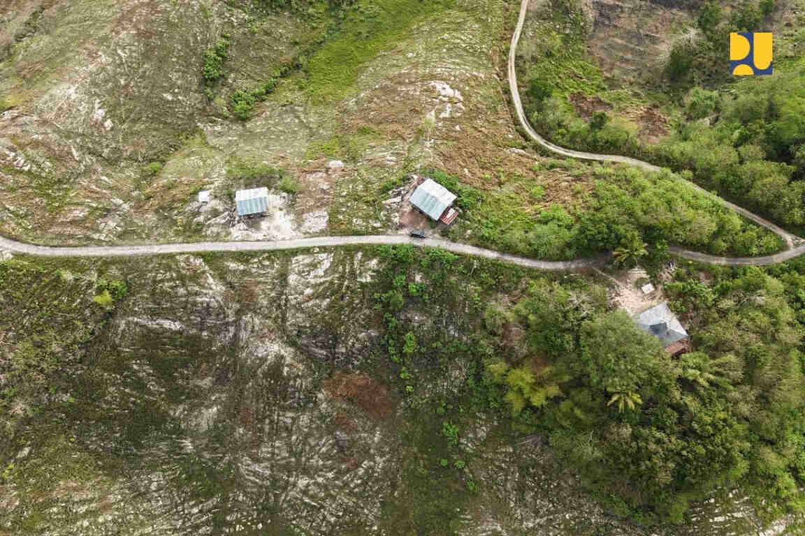 Dukung Swasembada Pangan, Kementerian PU Terus Kembangkan Konektivitas Jalan Daerah di NTT