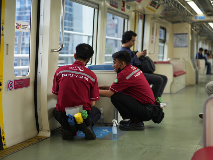 KAI Siapkan 981 Petugas untuk Pastikan Kualitas Layanan Keamanan dan Kebersihan LRT Jabodebek Terjaga