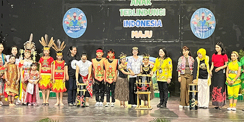 Pertunjukan Seni Budaya Meriahkan Peringatan Hari Anak Sedunia di Kalteng