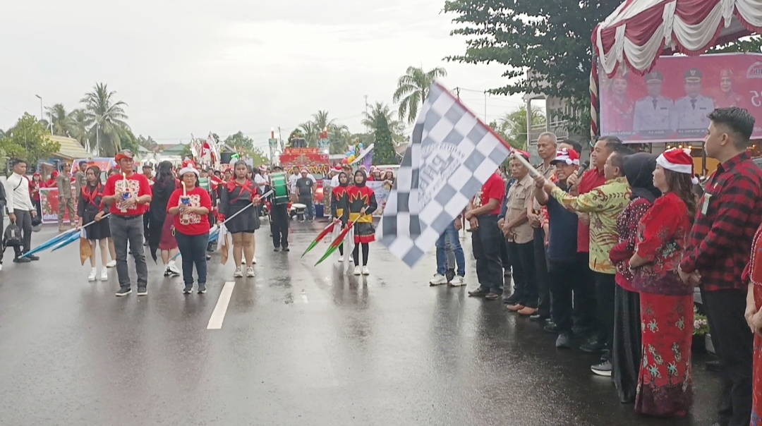 Pawai Lilin Sambut Natal 2025 di Kapuas Berlangsung Meriah