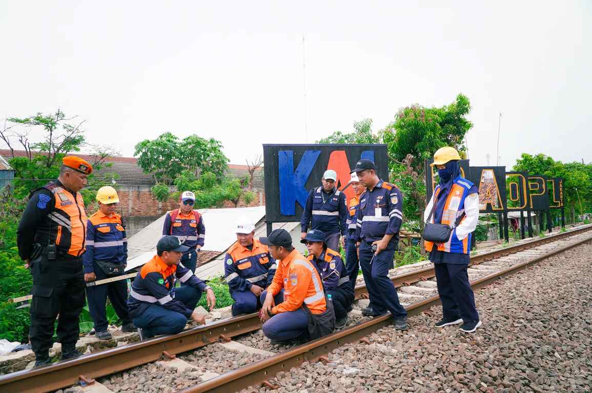 KAI Daop 1 Jakarta Lakukan Pengecekan Lintas dalam Rangka Persiapan Angkutan Nataru 2025/2026