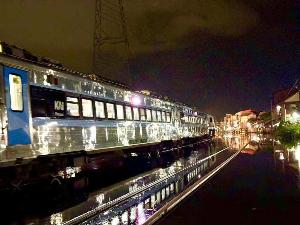 KAI Daop 1 Jakarta Pastikan Keberangkatan KA dari Stasiun Gambir dan Pasar Senen Berjalan Tepat Waktu