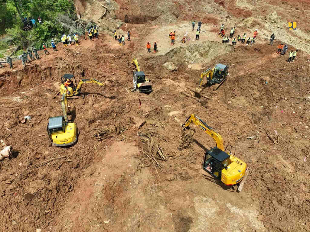 Kementerian PU Mobilisasi Alat Berat untuk Penanganan Darurat Longsor di Banjarnegara