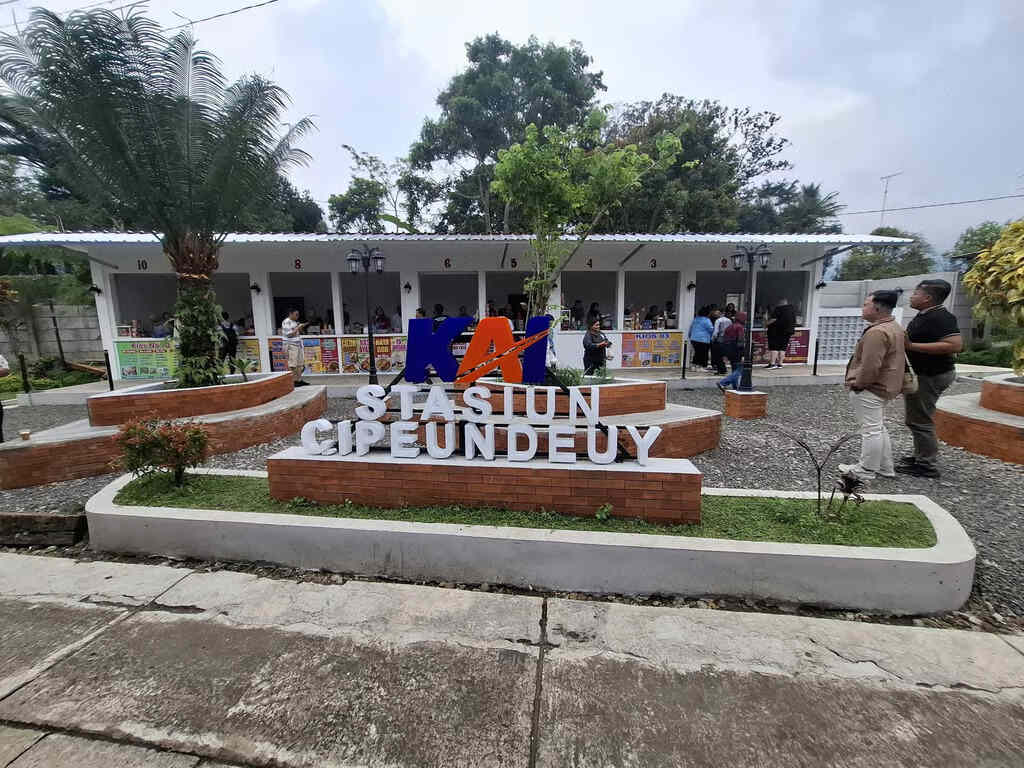 Kios UMKM Ramaikan Stasiun Cipeundeuy, Gerakkan Ekonomi Lokal di Tengah Pegunungan