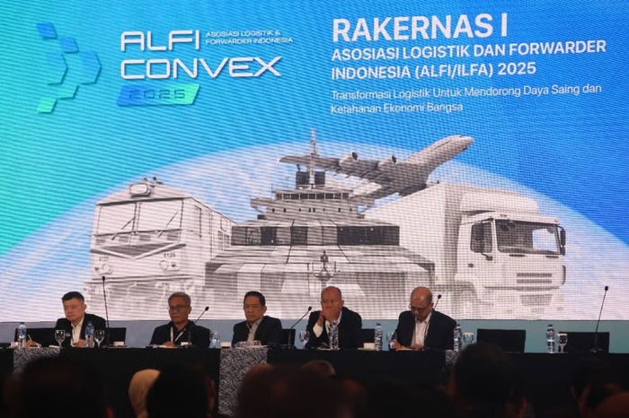 Beradaptasi dan Bertransformasi: Mendigitalisasi Rantai Pasok untuk Daya Saing Global