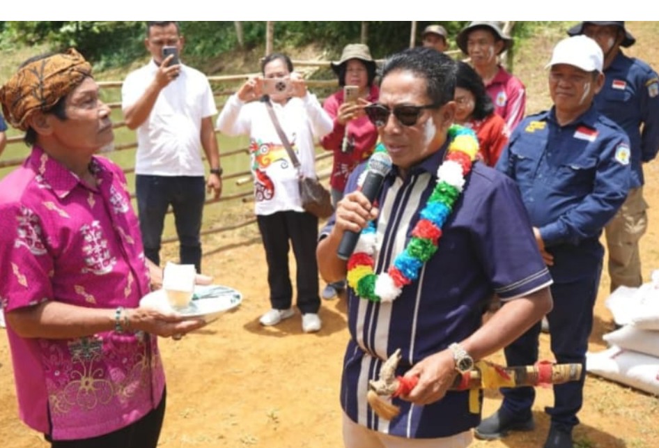Heriyus Hadiri Panen Ikan Perdana BUMDes