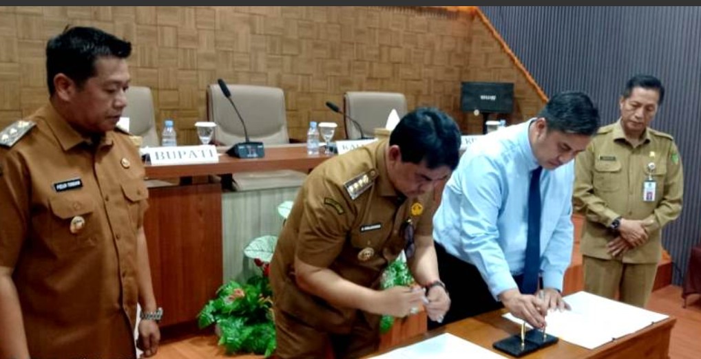 Pemkab Barut-Kejari Teken MoU Hukum dan PAD