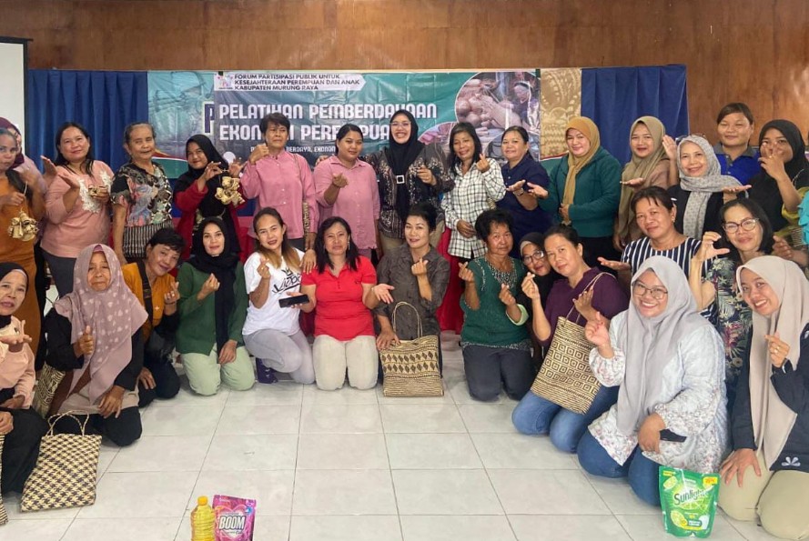 PUSPA Mura Latih Ibu-Ibu Olah Rotan