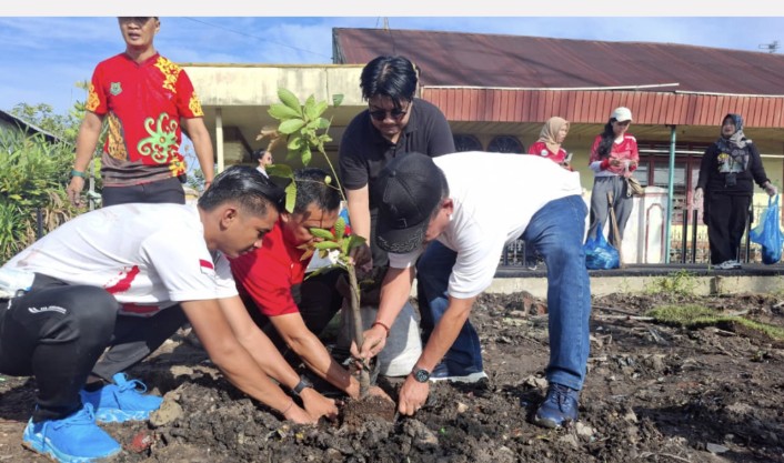 Jaga Keindahan Kota, Pemkab Kapuas Gelar Jumat Bersih dan Hijau
