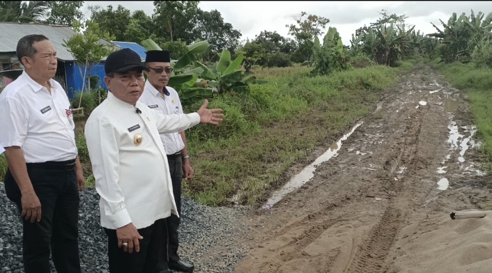 Bupati Wiyatno Tinjau Peningkatan Ruas Jalan Sei Asam–Banama