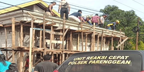 Pekerja Bangunan di Parenggean Meninggal Tersengat Listrik Saat Merakit Besi Atap