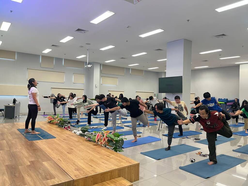 BINUS @Malang Dorong Kesehatan Mental lewat Mindfulness Yoga