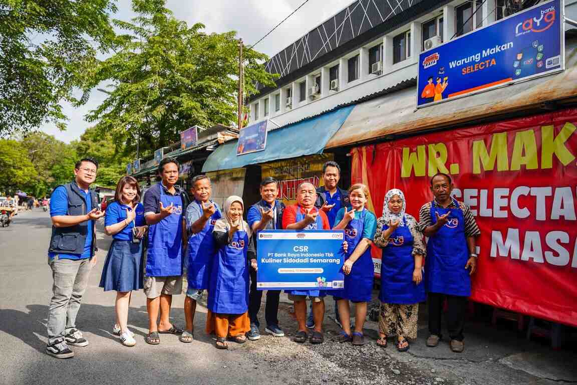 Bank Raya Berikan Dukungan Prasarana untuk Pedagang Kaki Lima Sidodadi Semarang