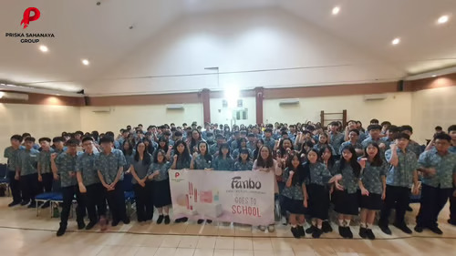 Beauty Class Fanbo & Building a Loyal Community as a Content Creator Workshop with Priska Sahanaya di SMA Kanaan Global