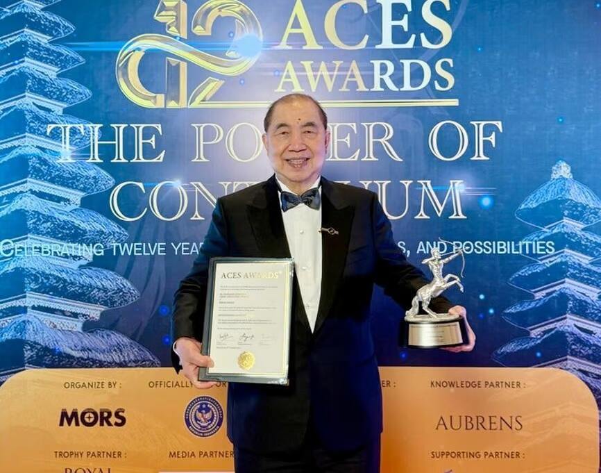 CEO BINA NUSANTARA, Ir. Bernard Gunawan, Raih Outstanding Leaders ACES Awards 2025