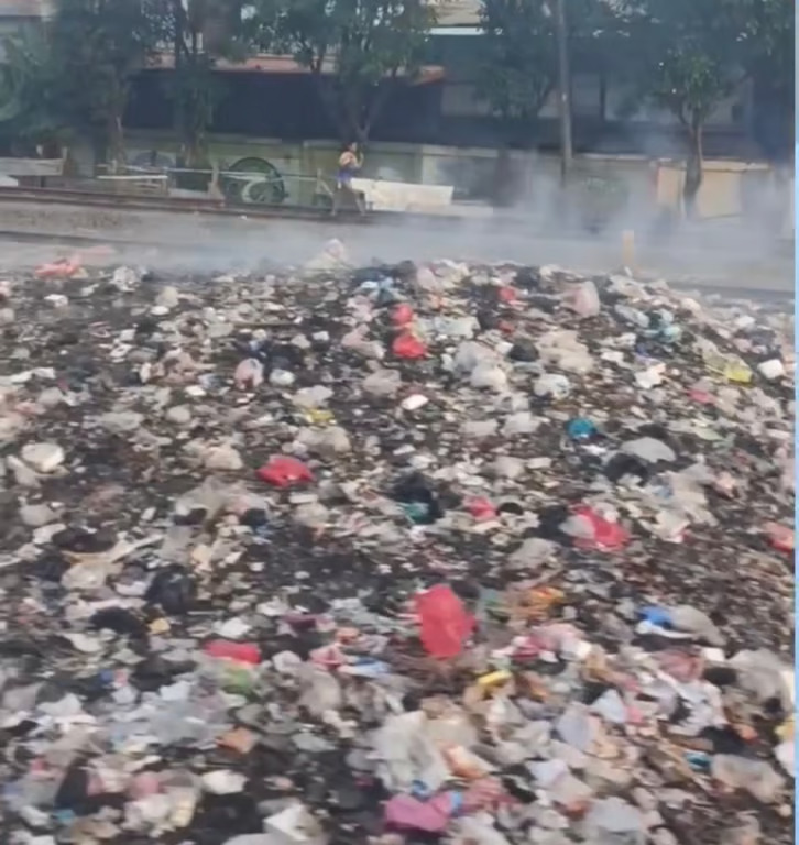 KAI Daop 1 Jakarta Kembali Ingatkan Warga Tidak Buang & Bakar Sampah di Sepanjang Jalur KA