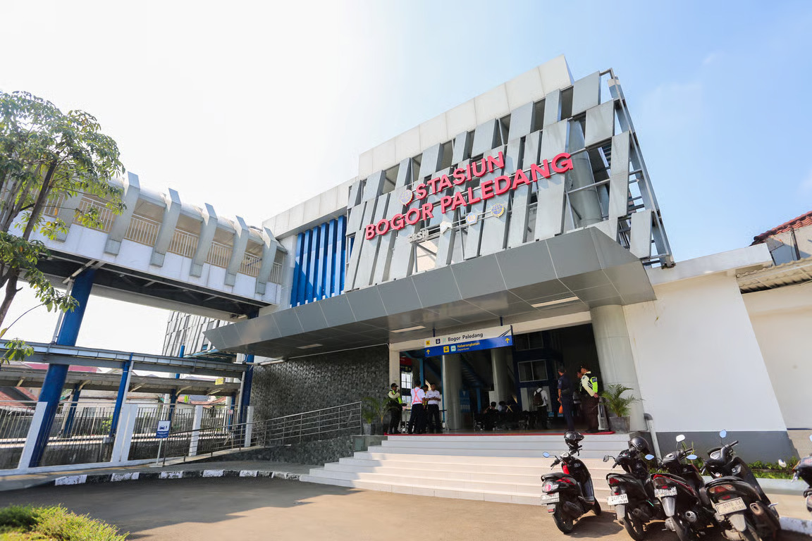 KAI Daop 1 Jakarta Siapkan 198 Perjalanan KA Lokal untuk Layani Mobilitas Libur Natal 2025 & Tahun Baru 2026