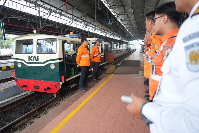 KAI Daop 4 Semarang Intensifkan Pengecekan Jalur dan Stasiun Wilayah Semarang Hingga Grobogan untuk Memperkuat Keandalan Prasarana dan Layanan Jelang Nataru 2025/202